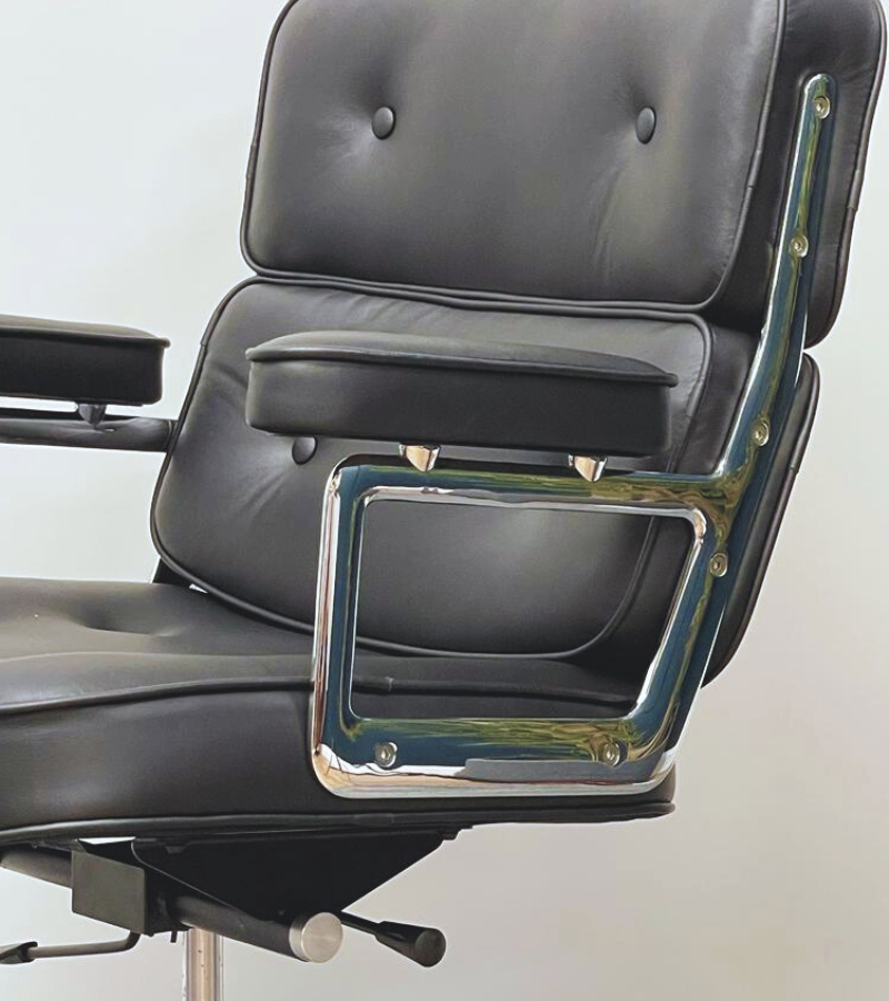 ES104 Lobby Style Chair in Black Leather